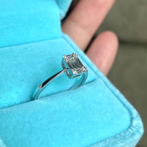 Diamond Ring 18K - Picture 6 of 7